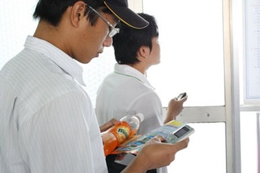 Ga Hà Nội bắt đầu bán vé tàu Tết qua tin nhắn