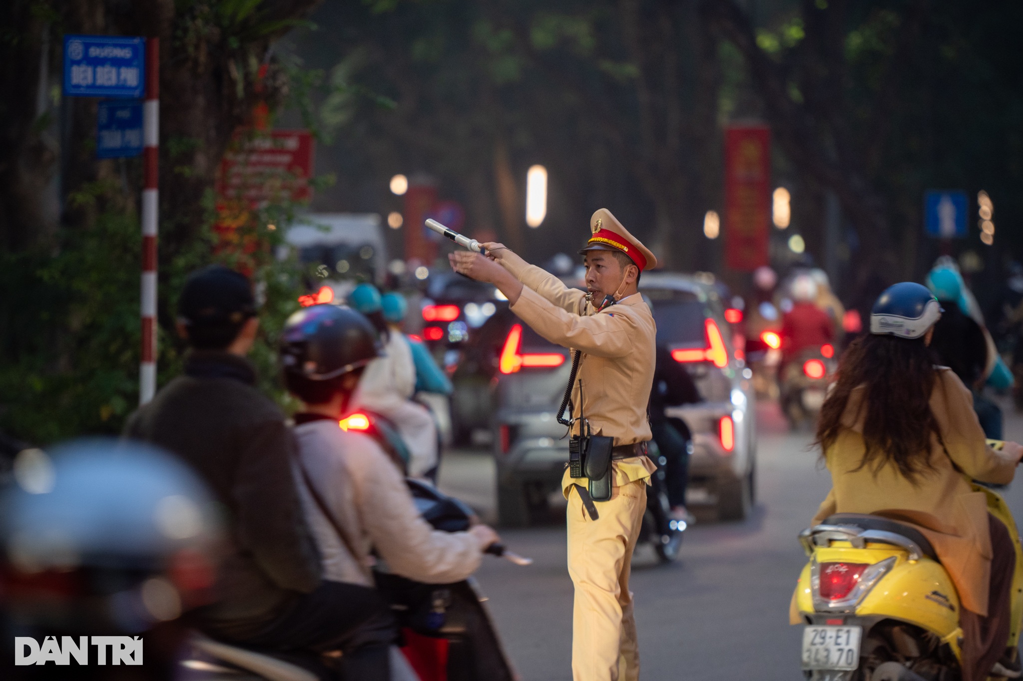 Nội thành Hà Nội ùn tắc từ sáng đến tối những ngày giáp Tết - 14