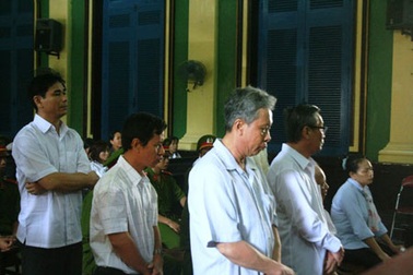 Vụ tiêu cực tại quận Gò Vấp: Các bị cáo “quanh co” chối tội