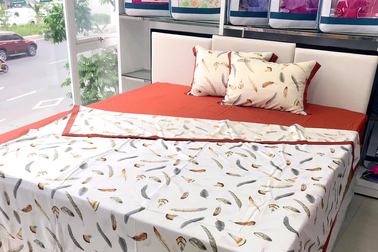 Nghịch cảnh: Rét thấu xương, bán chăn đệm vẫn thua lỗ nặng