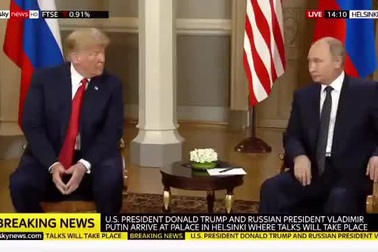 Ông Trump nháy mắt khi gặp ông Putin