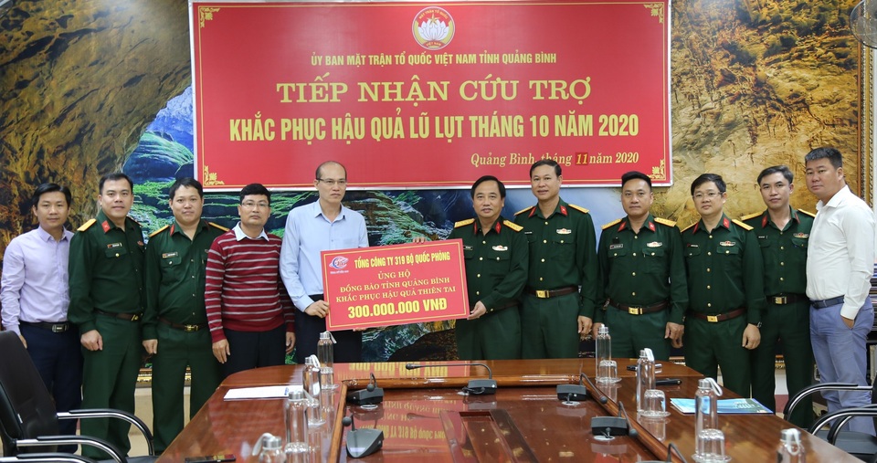 Cán bộ, người lao động trích lương ủng hộ đồng bào miền Trung - 1 Cán bộ, người lao động trích lương ủng hộ đồng bào miền Trung - 1