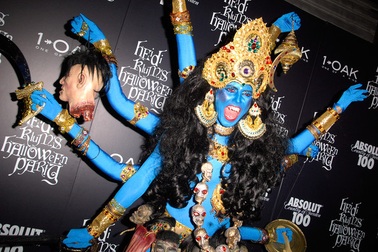 Những trang phục Halloween ấn tượng nhất của siêu mẫu Heidi Klum