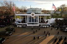 Phong tỏa đường gần Nhà Trắng trước khi ông Trump nhậm chức do gói đồ khả nghi