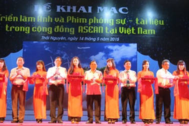 Khai mạc Triển lãm ảnh, phim phóng sự - tài liệu trong cộng đồng ASEAN