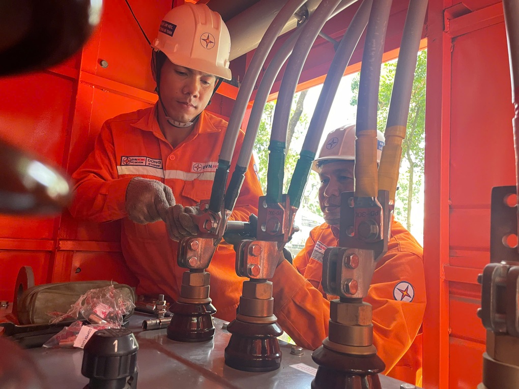 Nhiều giải pháp đảm bảo nguồn điện phát triển kinh tế TPHCM - 1 Nhiều giải pháp đảm bảo nguồn điện phát triển kinh tế TPHCM - 1