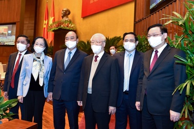 Tiếp tục lấy phiếu tín nhiệm Ủy viên Bộ Chính trị, Ban Bí thư