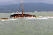 Đâm vào Hòn Con Rùa, tàu hàng chìm trên biển
