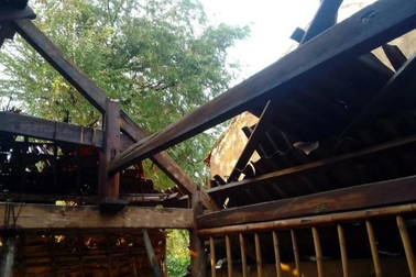 Mưa đá, lốc xoáy "càn quyét" nhiều huyện biên giới Nghệ An