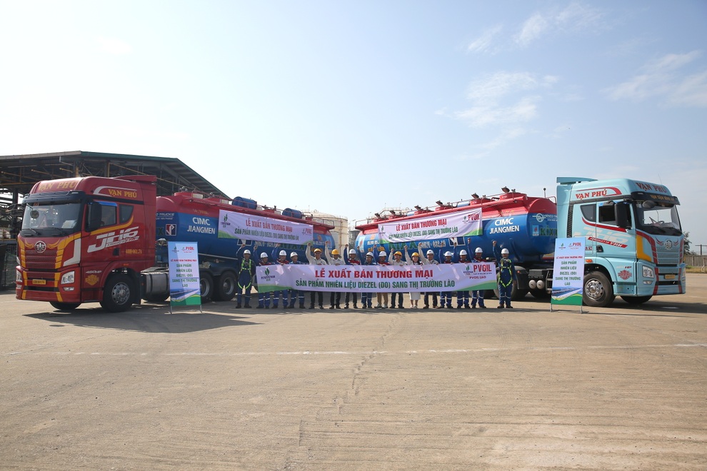 BSR xuất bán sản phẩm dầu DO sang thị trường Lào - 1 BSR xuất bán sản phẩm dầu DO sang thị trường Lào - 1