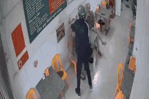 Khởi tố vụ đổ xăng lên đầu tình địch, châm lửa đốt giữa quán bia ở Hà Nội