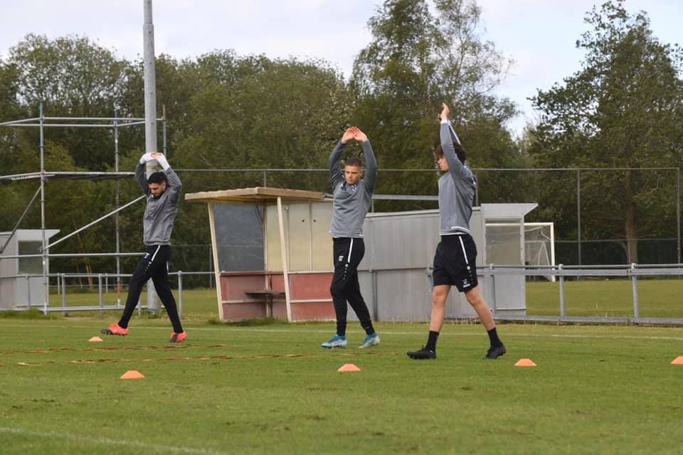 Đáp trả những chỉ trích, Văn Hậu rạng rỡ trên sân tập cùng SC Heerenveen - 4 Đáp trả những chỉ trích, Văn Hậu rạng rỡ trên sân tập cùng SC Heerenveen - 4