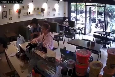 Cô gái chen ngang không chịu xếp hàng và bài học nhớ đời