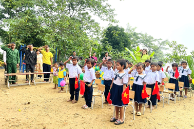 Lễ khai giảng giữa đại ngàn Trường Sơn, nơi không điện, không Internet