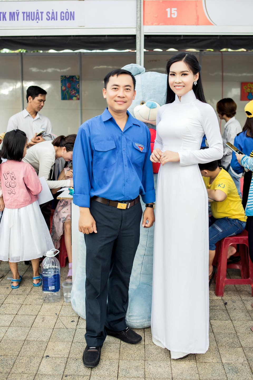 Nữ dược sĩ tương lai duyên dáng cổ động ngày hội bảo vệ môi trường - 2 Nữ dược sĩ tương lai duyên dáng cổ động ngày hội bảo vệ môi trường - 2