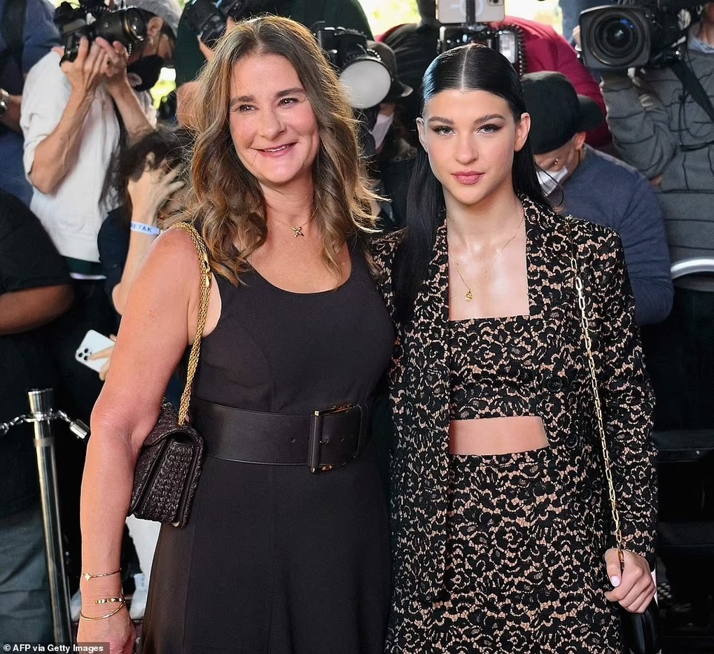 Cô con gái xinh đẹp, sắc sảo và nổi bật của tỷ phú Bill Gates - 2 Cô con gái xinh đẹp, sắc sảo và nổi bật của tỷ phú Bill Gates - 2