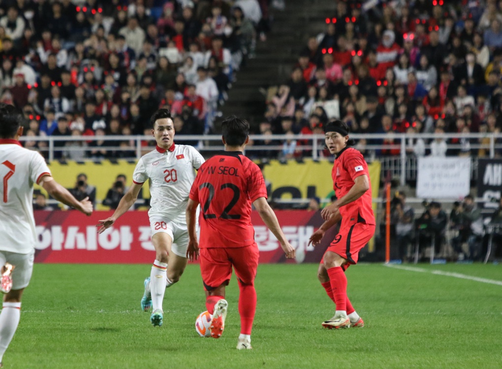 Bùi Hoàng Việt Anh lỡ trận đấu với Philippines ở vòng loại World Cup - 2 Bùi Hoàng Việt Anh lỡ trận đấu với Philippines ở vòng loại World Cup - 2