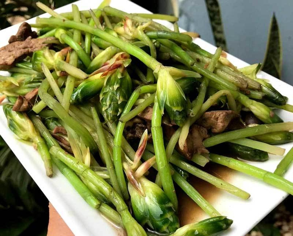 Hoa màu xanh trên núi cao cắm đẹp, ăn ngon: Gom tiền triệu mỗi ngày - 3 Hoa màu xanh trên núi cao cắm đẹp, ăn ngon: Gom tiền triệu mỗi ngày - 3