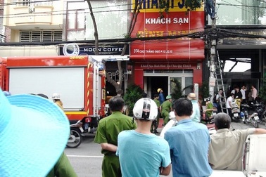 Cháy khách sạn, nhiều người hoảng loạn