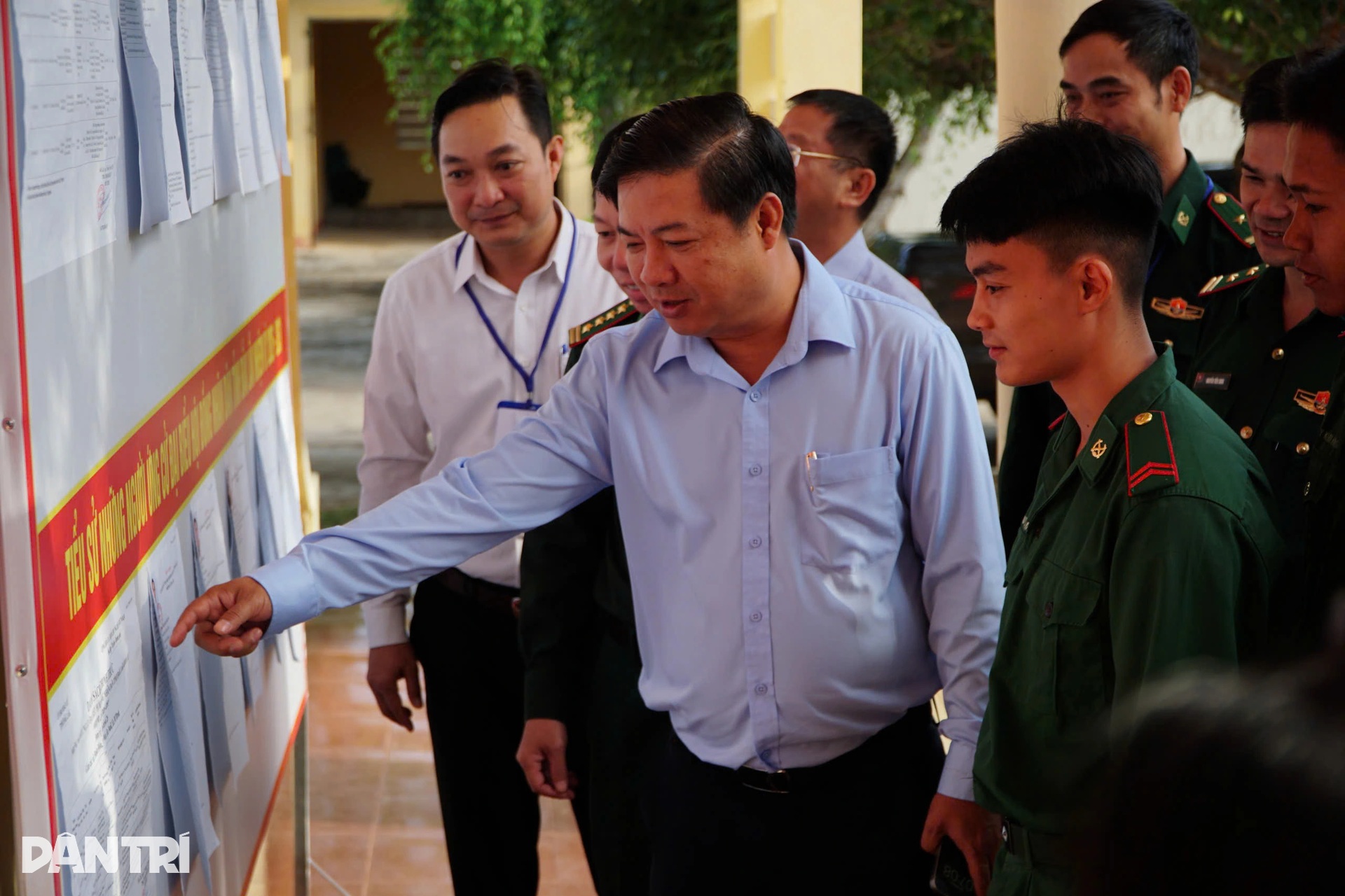 Bầu cử sớm ở đồn biên phòng giáp Campuchia - 3 Bầu cử sớm ở đồn biên phòng giáp Campuchia - 3