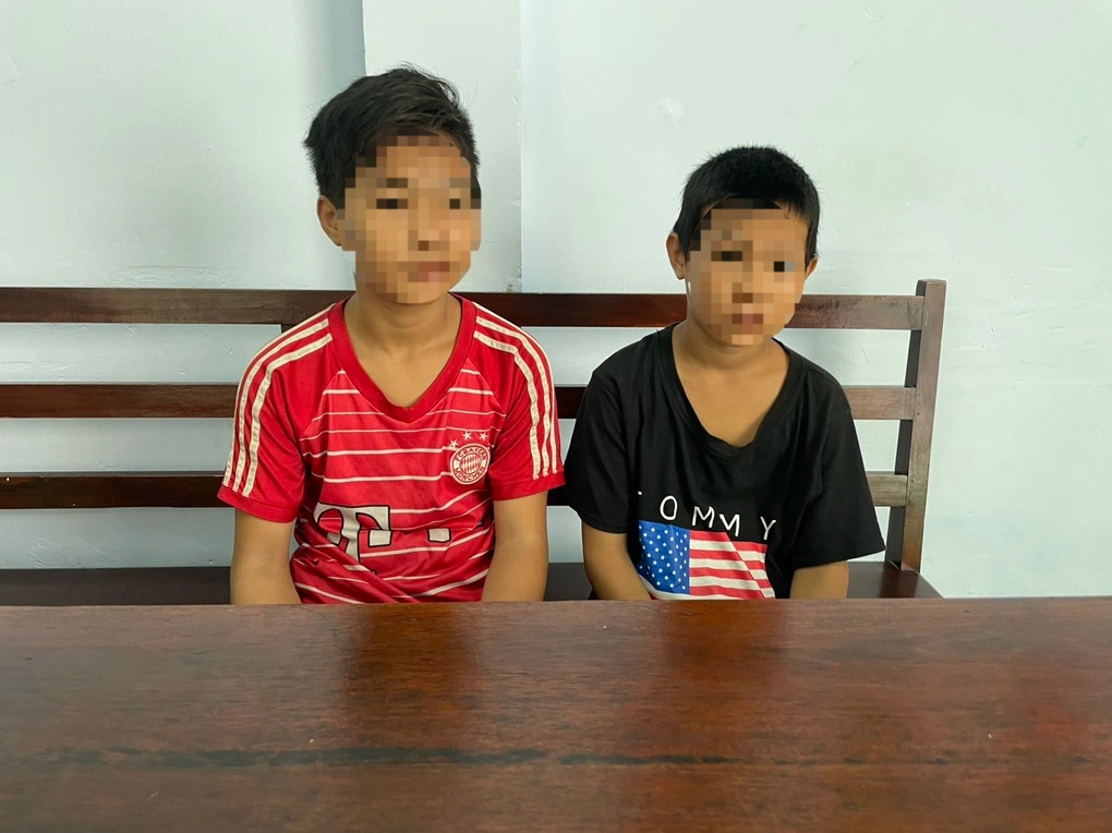 Vụ 3 đứa trẻ náo loạn siêu thị: Không được đến trường vì nhà quá nghèo - 2 Vụ 3 đứa trẻ náo loạn siêu thị: Không được đến trường vì nhà quá nghèo - 2