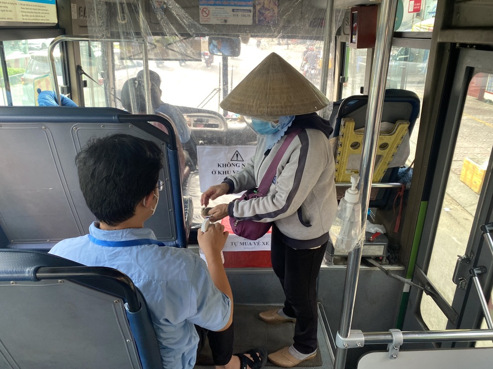 TPHCM: Xe khách ít người đi, tàu cao tốc liên tỉnh chưa được chạy - 4 TPHCM: Xe khách ít người đi, tàu cao tốc liên tỉnh chưa được chạy - 4