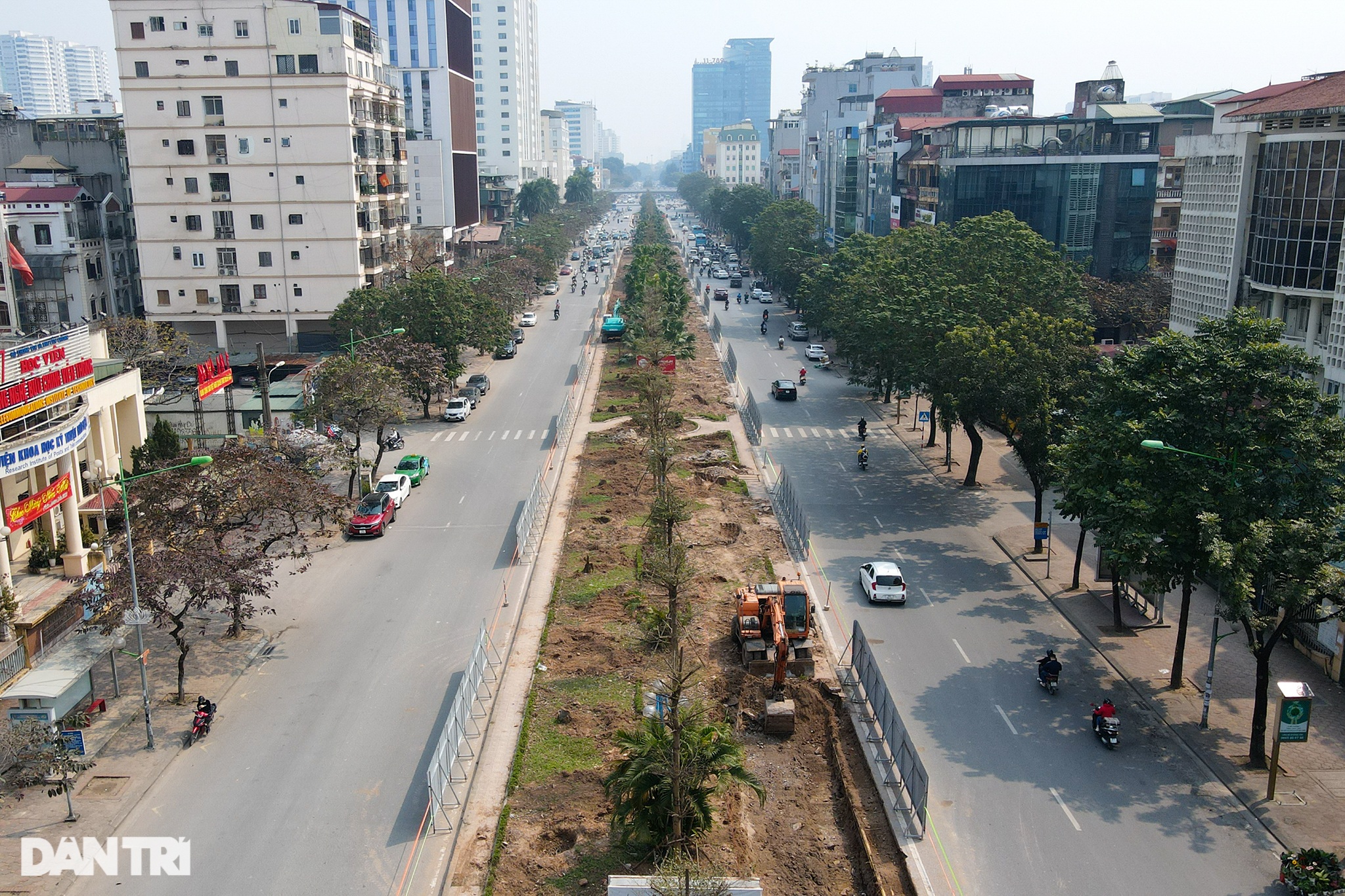 Xén dải phân cách, mở rộng đường tại điểm đen ùn tắc giao thông ở Hà Nội - 2 Xén dải phân cách, mở rộng đường tại điểm đen ùn tắc giao thông ở Hà Nội - 2