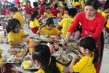 TPHCM: Có trường thưởng Tết giáo viên tới 150 triệu đồng