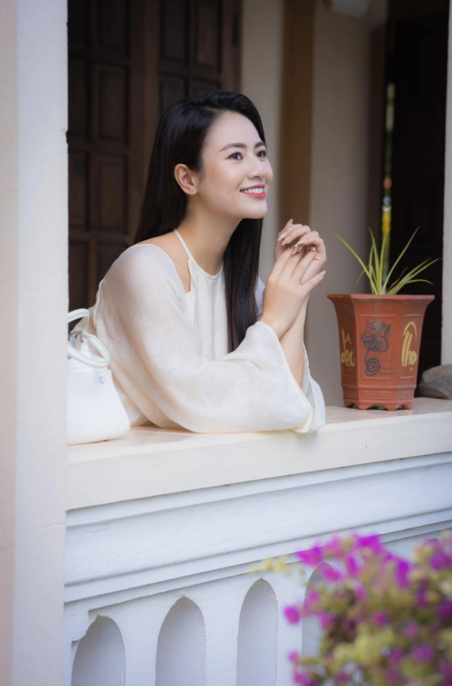 Việt Hoa U30: Nhan sắc xinh đẹp, phong cách thời trang thanh lịch - 12 Việt Hoa U30: Nhan sắc xinh đẹp, phong cách thời trang thanh lịch - 12