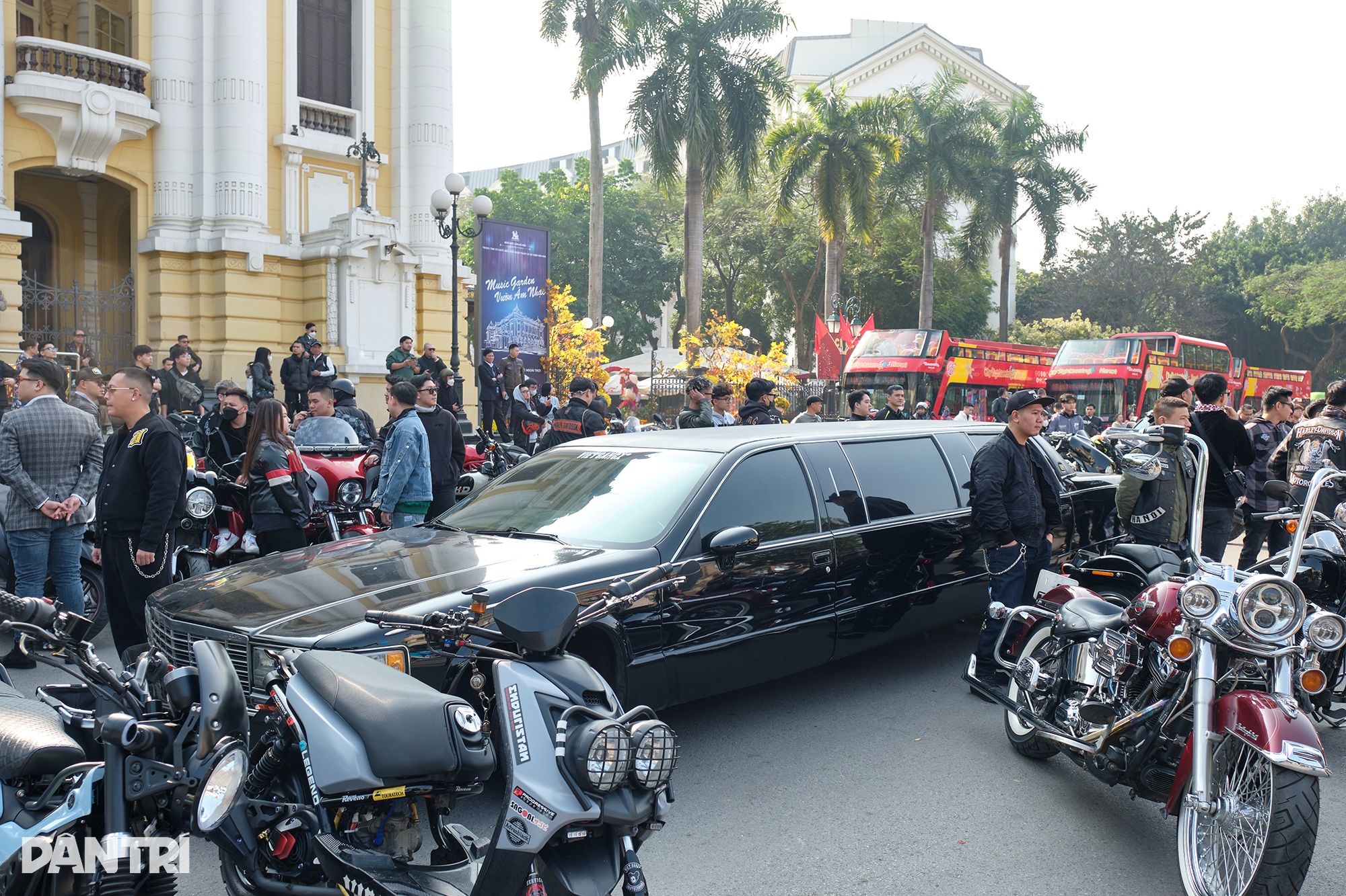 Motociclistas de Hanói se reúnem nas ruas para dar as boas-vindas ao Ano do Dragão - 11 Người chơi mô-tô tại Hà Nội xuống phố tụ họp chào xuân Giáp Thìn - 11