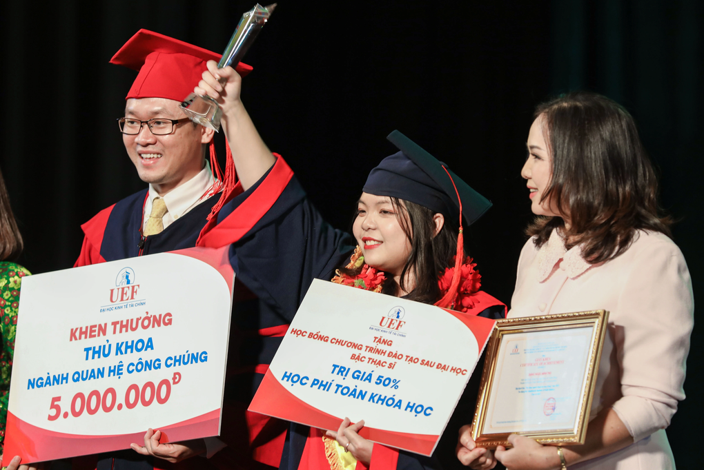 Nữ thủ khoa đại học có điểm tốt nghiệp tuyệt đối cao nhất lịch sử trường - 2 Nữ thủ khoa đại học có điểm tốt nghiệp tuyệt đối cao nhất lịch sử trường - 2