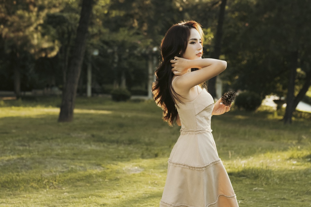 Hoa khôi Trà My tái xuất với vai trò ca sĩ - 3 Hoa khôi Trà My tái xuất với vai trò ca sĩ - 3