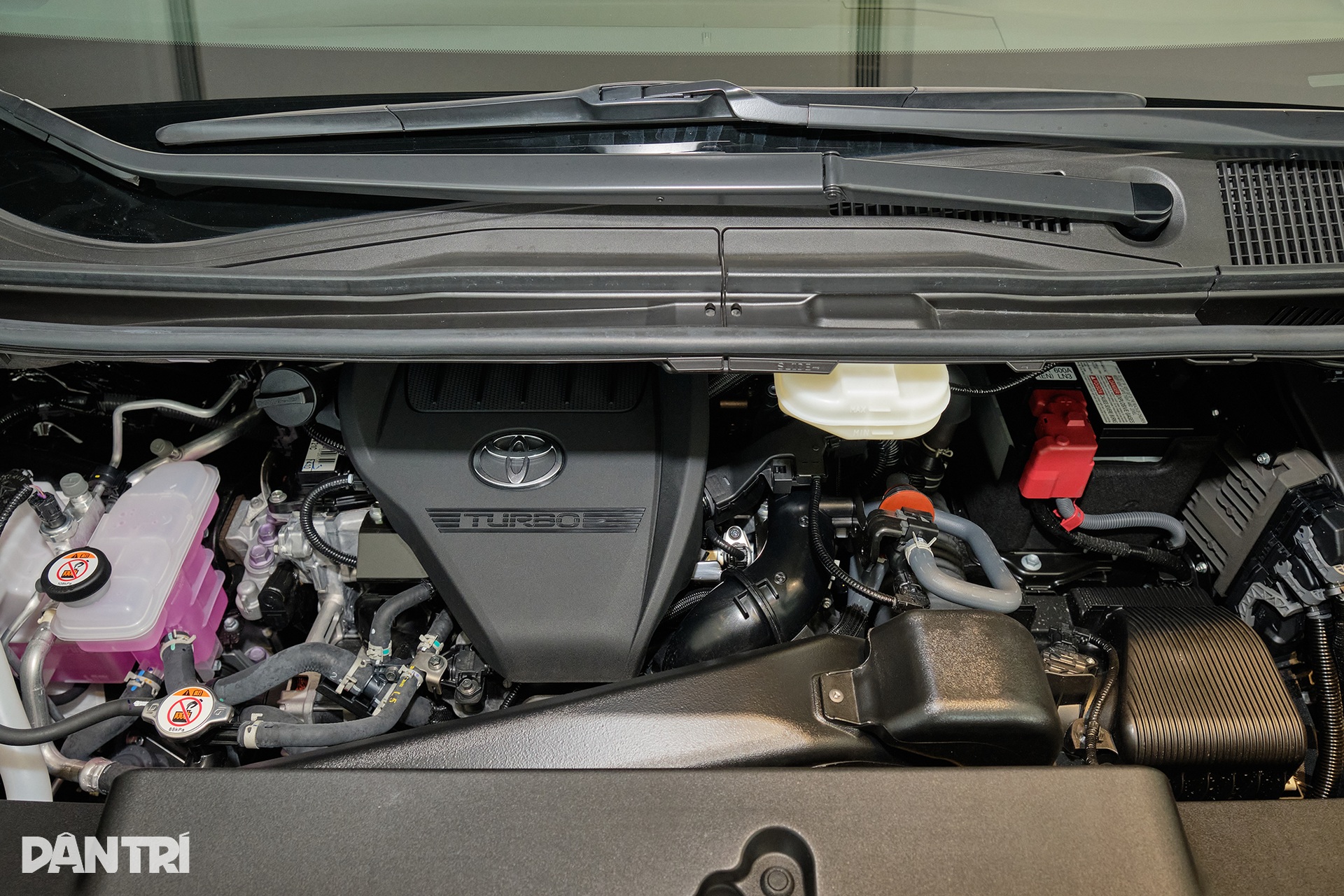 Khám phá Toyota Alphard mới, có gì để xứng danh chuyên cơ mặt đất? - 35 Khám phá Toyota Alphard mới, có gì để xứng danh chuyên cơ mặt đất? - 35