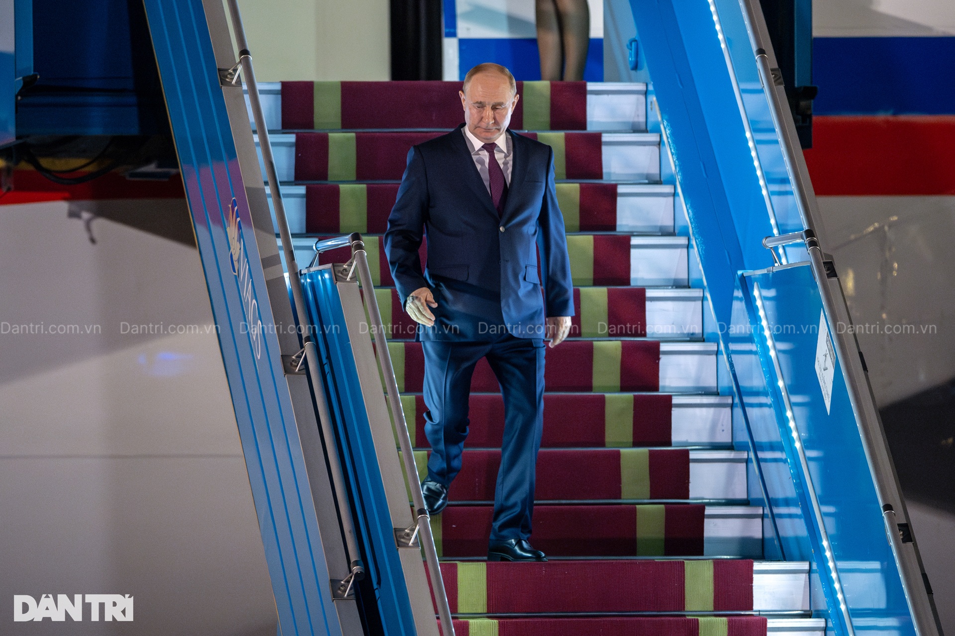 Hình ảnh Tổng thống Nga Putin tại sân bay Nội Bài - 5 Hình ảnh Tổng thống Nga Putin tại sân bay Nội Bài - 5