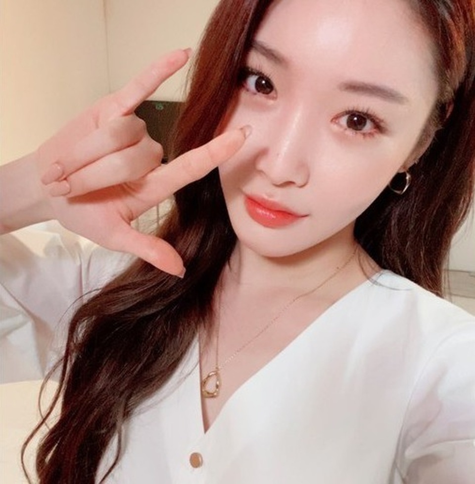 Chung Ha, IU tự cách ly tại nhà do dịch Covid-19 - 1 Chung Ha, IU tự cách ly tại nhà do dịch Covid-19 - 1