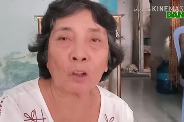 Hoàn cảnh bà cụ Hoa nằm liệt một chỗ không ai chăm sóc