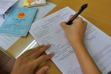 Giả mạo chữ ký và con dấu Cục Con nuôi để hợp thức hồ sơ