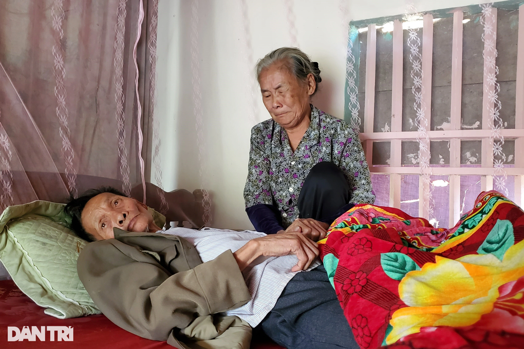 Bố mất, mẹ đi lấy chồng, con nguy cơ cắt chân vì không có tiền ghép xương - 4 Bố mất, mẹ đi lấy chồng, con nguy cơ cắt chân vì không có tiền ghép xương - 4