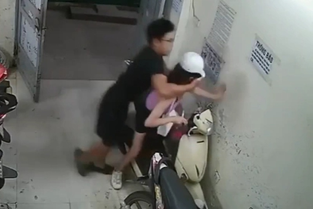 Sàm sỡ, quấy rối tình dục sẽ bị phạt 6-8 triệu đồng - 1 Sàm sỡ, quấy rối tình dục sẽ bị phạt 6-8 triệu đồng - 1