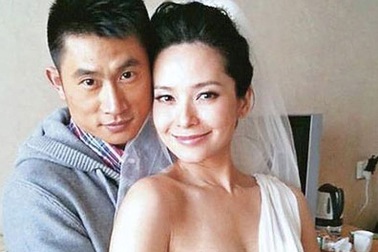 Cựu hoa hậu Hồng Kông nổi giận vì tin đồn hôn nhân rạn nứt