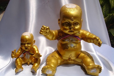 Ồ ạt xuất ngoại thỉnh bùa cầu tài, mua ngải câu tình