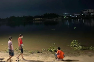 Ba thanh niên nhảy xuống sông Sài Gòn cứu 2 mẹ con bị đuối nước