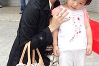 Cao Thuỳ Dương “diện” áo dài biểu diễn võ thuật