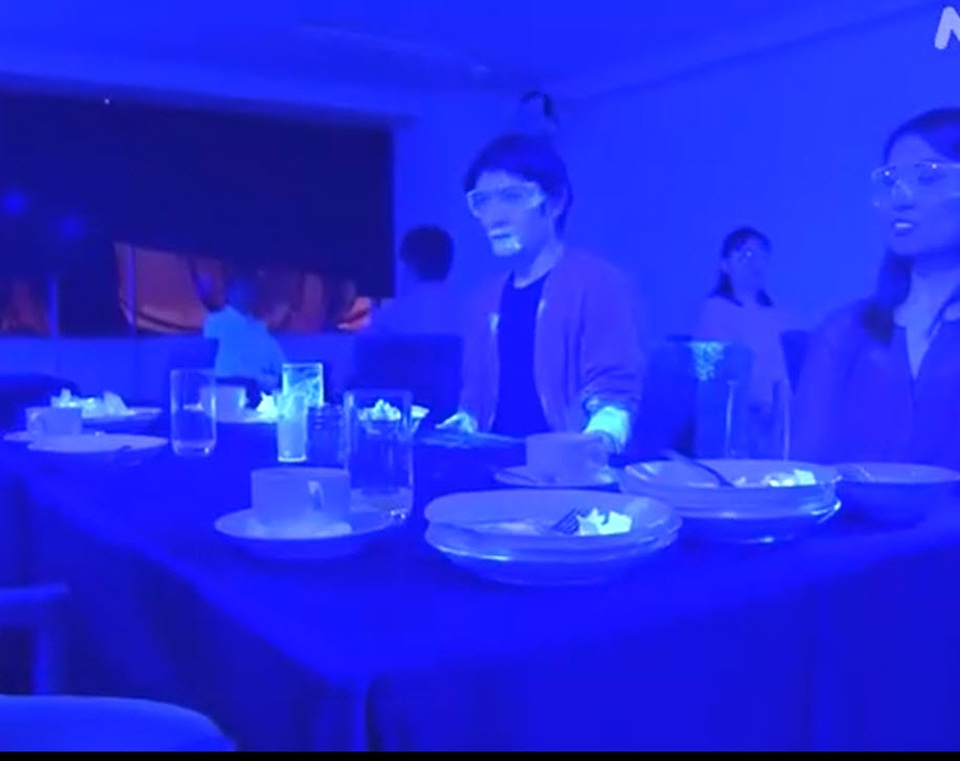 Video mô phỏng tốc độ lây lan nhanh chóng của virus trong nhà hàng - 1 Video mô phỏng tốc độ lây lan nhanh chóng của virus trong nhà hàng - 1