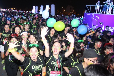 Sôi động trong Đêm hội Chạy bộ 2015 - Prisma Night Run