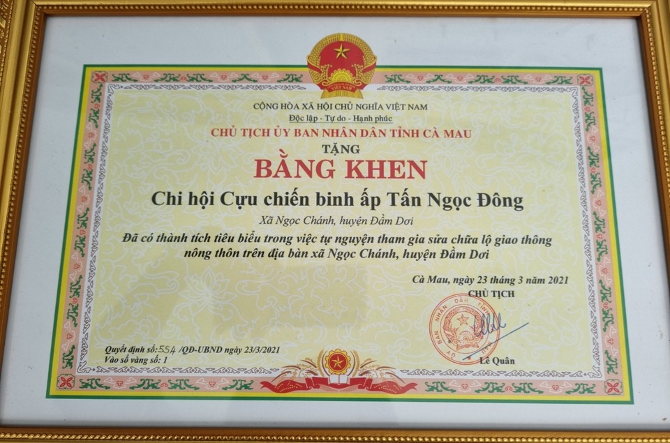 Biệt đội vá lộ của các cựu binh U70 được UBND tỉnh Cà Mau tặng bằng khen - 3 Biệt đội vá lộ của các cựu binh U70 được UBND tỉnh Cà Mau tặng bằng khen - 3