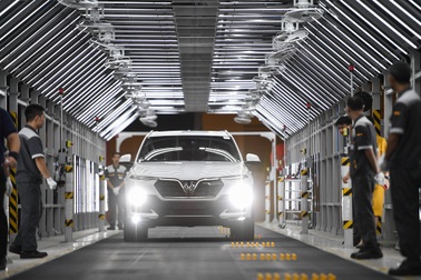 Clip: Nhìn lại 21 tháng “hô biến” bản vẽ phác thảo thành sản phẩm ô tô Việt VinFast Lux