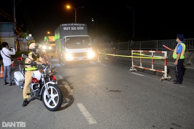 12 chốt cửa ngõ TPHCM ngừng kiểm tra giấy xét nghiệm âm tính Covid-19