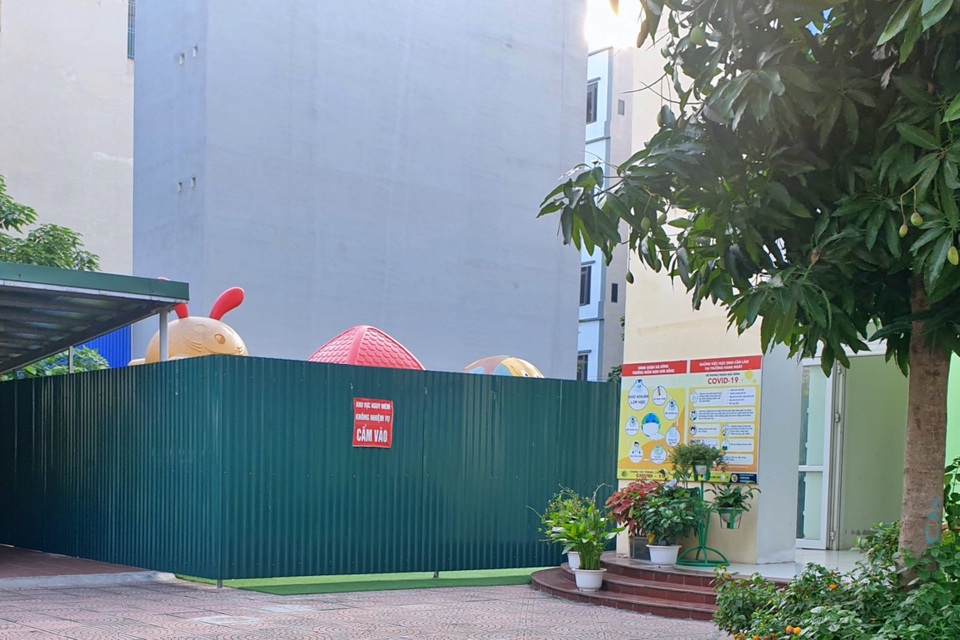 Hà Nội: Cận cảnh bức tường trường mầm non chống nạng... chi chít - 8 Hà Nội: Cận cảnh bức tường trường mầm non chống nạng... chi chít - 8