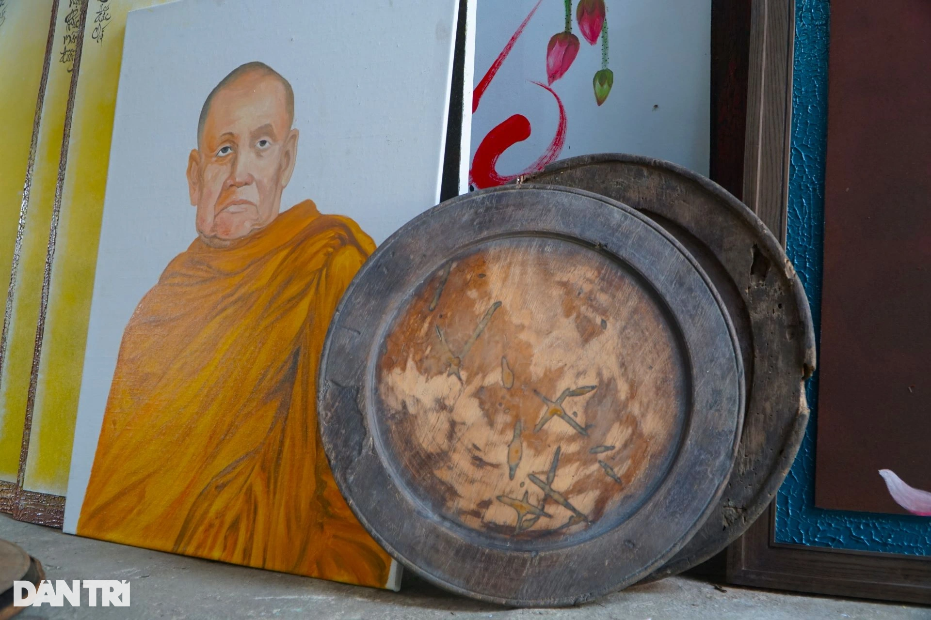 Chàng họa sĩ biến hình mâm gỗ cũ thành tác phẩm nghệ thuật độc đáo - 4 Chàng họa sĩ biến hình mâm gỗ cũ thành tác phẩm nghệ thuật độc đáo - 4